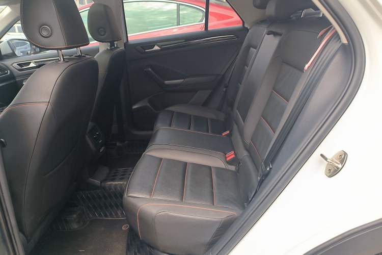 Used Volkswagen T-ROC 2021 280TSI DSG Two-Wheel Drive Comfort Connect 30th Anniversary Edition Left Rear Seat