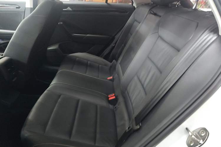 Used Volkswagen T-ROC 2021 280TSI DSG Two-Wheel Drive Comfort Connect Edition Left Rear Seat