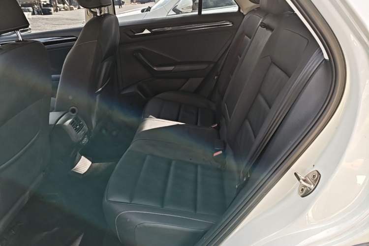 Used Volkswagen T-ROC 2021 280TSI DSG Two-Wheel Drive Comfort Connect Edition Left Rear Seat
