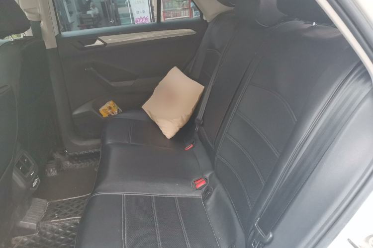 Used Volkswagen T-ROC 2021 Revised Version 280TSI DSG Two-Wheel Drive Elite Connect Edition Left Rear Seat