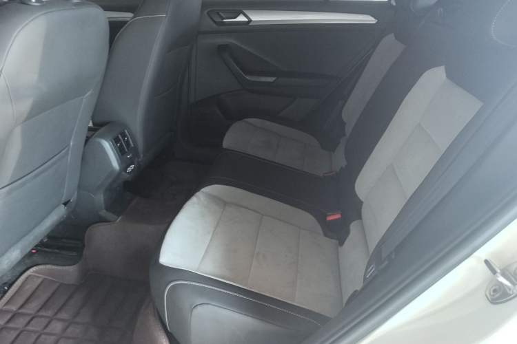 Used Volkswagen T-ROC 2021 280TSI DSG Two-Wheel Drive R-Line Pro Connected Version Left Rear Seat