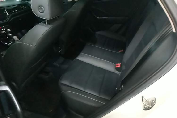 Used Volkswagen T-ROC 2021 Revised Version 280TSI DSG Two-Wheel Drive Comfort & Smart Connectivity Edition Left Rear Seat