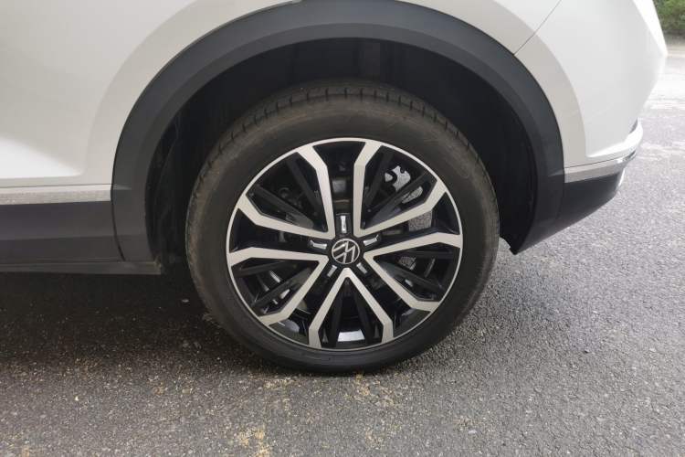 Used Volkswagen T-ROC 2021 Revised Version 280TSI DSG All-Wheel Drive Luxury Connected Edition Left Rear Wheel Hub