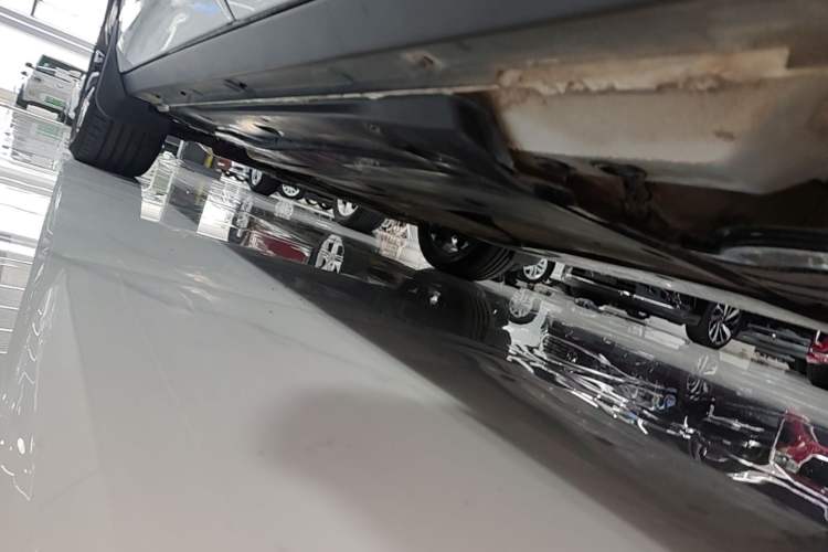 Used Volkswagen T-ROC 2021 280TSI DSG Two-Wheel Drive R-Line Pro Connected Version Left Side Sill