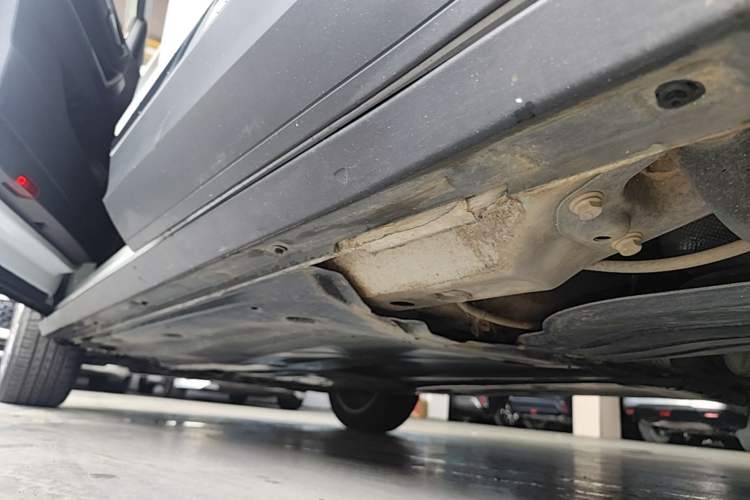 Used Volkswagen T-ROC 2021 280TSI DSG Two-Wheel Drive Elite Connect Edition Left Side Sill