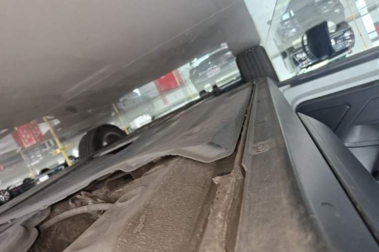 Used Volkswagen T-ROC 2021 280TSI DSG Two-Wheel Drive Elite Connect Edition Left Side Sill