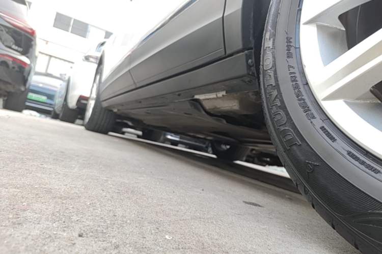 Used Volkswagen T-ROC 2021 Revised Version 280TSI DSG Two-Wheel Drive Elite Connect Edition Left Side Sill
