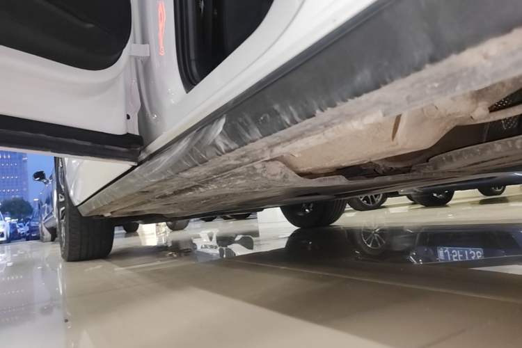 Used Volkswagen T-ROC 2021 Revised Version 280TSI DSG Two-Wheel Drive R-Line Pro Connected Car Edition Left Side Sill