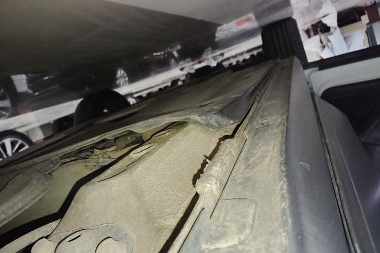 Used Volkswagen T-ROC 2021 280TSI DSG Two-Wheel Drive Comfort Connect Edition Left Side Sill