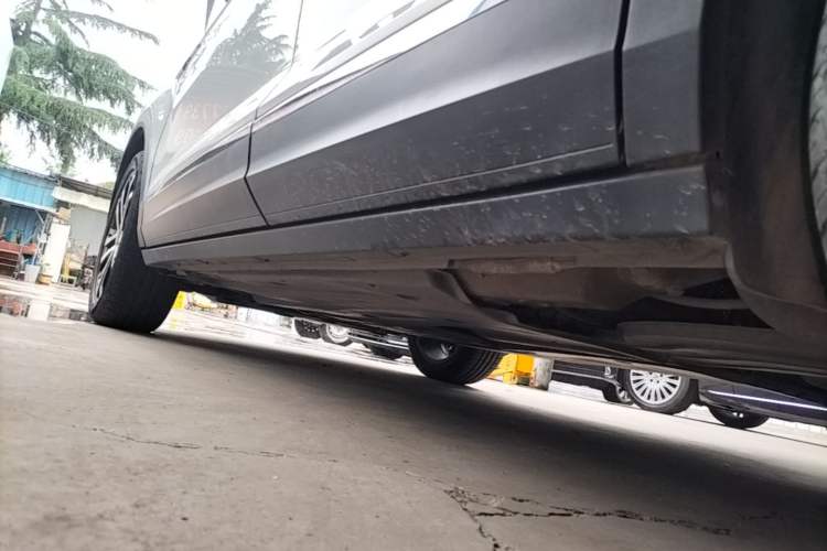 Used Volkswagen T-ROC 2021 280TSI DSG Two-Wheel Drive Comfort Connect Edition Left Side Sill