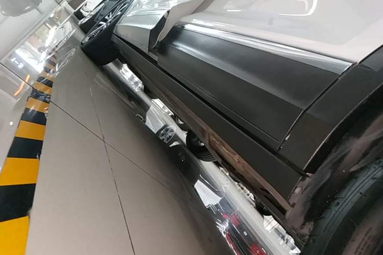 Used Volkswagen T-ROC 2021 280TSI DSG Two-Wheel Drive Comfort Connect Edition Left Side Sill
