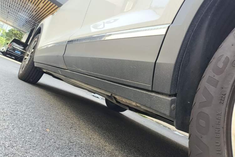 Used Volkswagen T-ROC 2021 280TSI DSG Two-Wheel Drive Comfort Connect Edition Left Side Sill