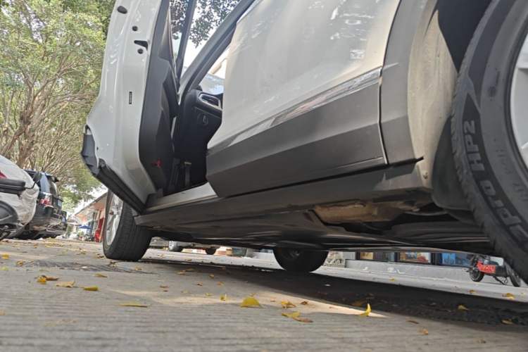 Used Volkswagen T-ROC 2021 280TSI DSG Two-Wheel Drive Elite Connect Edition Left Side Sill