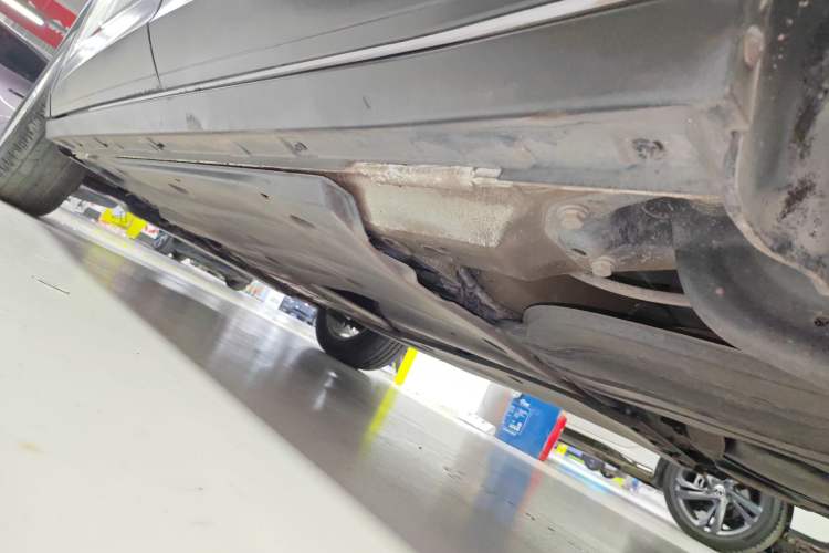 Used Volkswagen T-ROC 2021 Revised Version 280TSI DSG Two-Wheel Drive Elite Connect Edition Left Side Sill