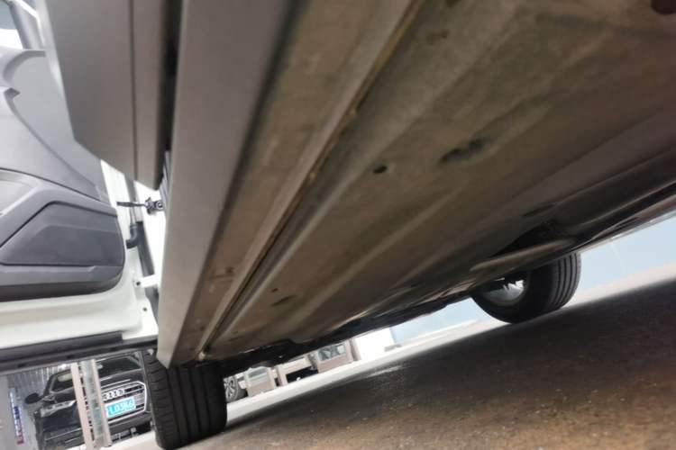 Used Volkswagen T-ROC 2021 Revised Version 280TSI DSG Two-Wheel Drive Elite Connect Edition Left Side Sill