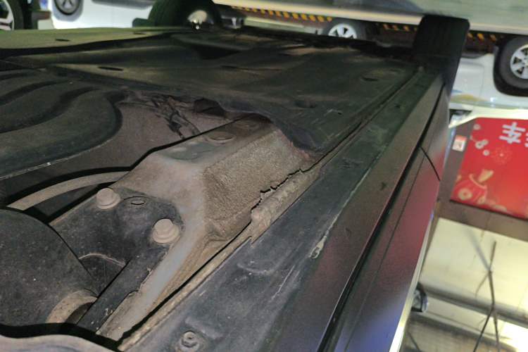 Used Volkswagen T-ROC 2021 280TSI DSG Two-Wheel Drive Elite Connect Edition Left Side Sill