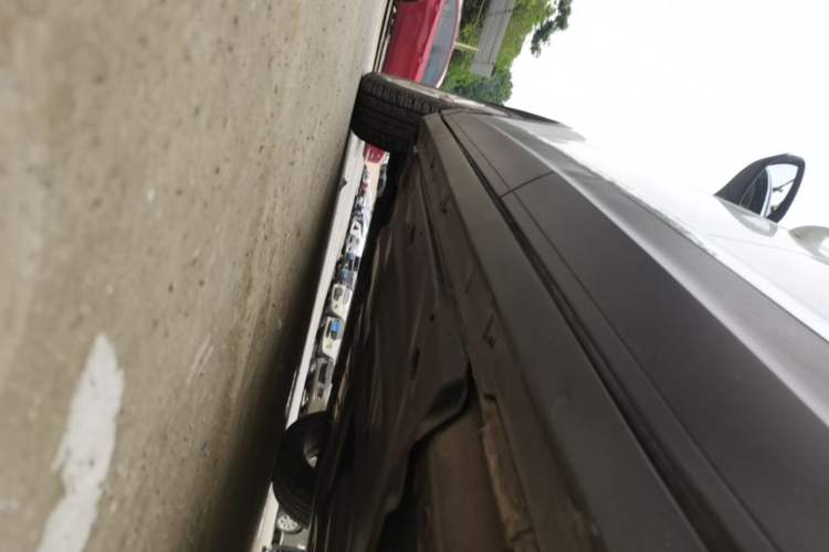 Used Volkswagen T-ROC 2021 280TSI DSG Two-Wheel Drive Elite Connect Edition Left Side Sill