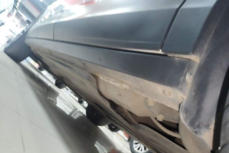 Used Volkswagen T-ROC 2021 280TSI DSG Two-Wheel Drive Comfort Connect Edition Left Side Sill