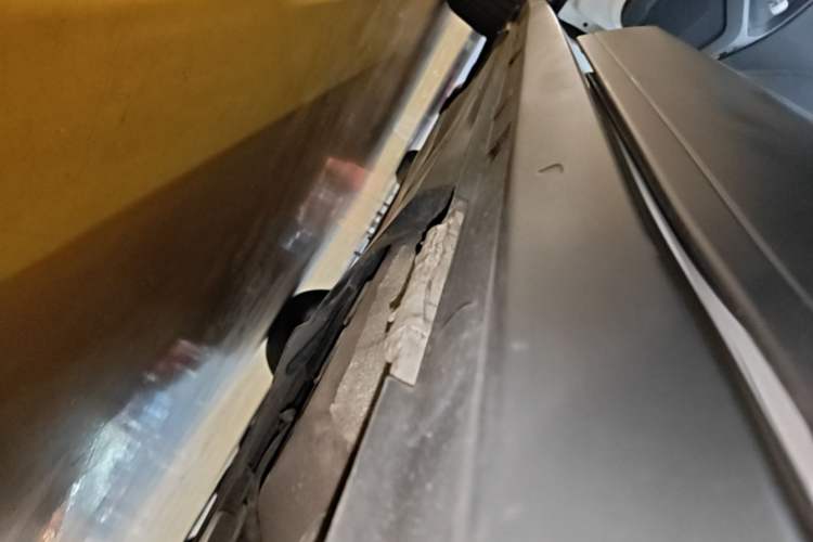 Used Volkswagen T-ROC 2021 280TSI DSG Two-Wheel Drive Comfort Connect Edition Left Side Sill