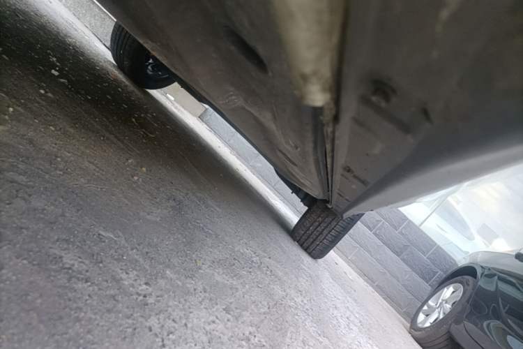 Used Volkswagen T-ROC 2021 280TSI DSG Two-Wheel Drive R-Line Pro Connected Version Left Side Sill
