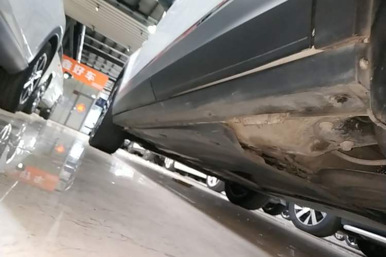 Used Volkswagen T-ROC 2021 Revised Version 280TSI DSG Two-Wheel Drive Comfort & Smart Connectivity Edition Left Side Sill