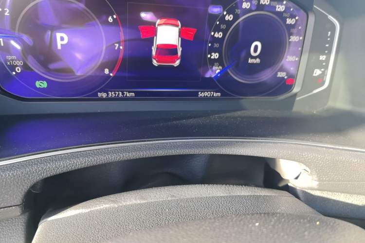 Used Volkswagen T-ROC 2021 280TSI DSG Two-Wheel Drive Luxury Smart Connectivity Version Odometer Close Up