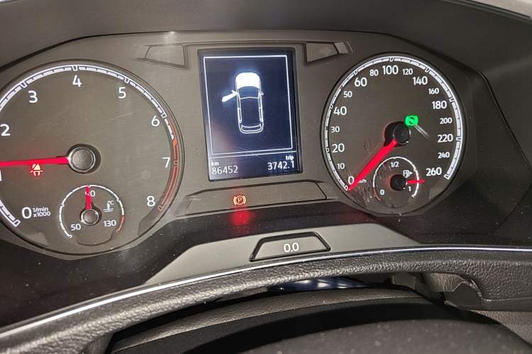 Used Volkswagen T-ROC 2021 280TSI DSG Two-Wheel Drive Elite Connect Edition Odometer Close Up