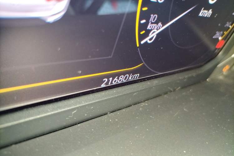 Used Volkswagen T-ROC 2021 280TSI DSG Two-Wheel Drive Comfort Connect Edition Odometer Close Up