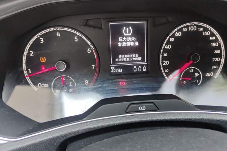 Used Volkswagen T-ROC 2021 280TSI DSG Two-Wheel Drive Elite Connect Edition Odometer Close Up
