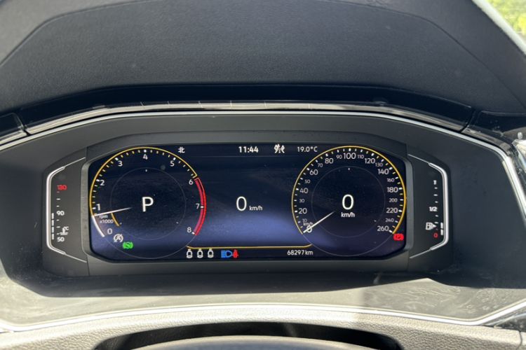 Used Volkswagen T-ROC 2021 280TSI DSG Two-Wheel Drive Comfort Connect 30th Anniversary Edition Odometer Close Up