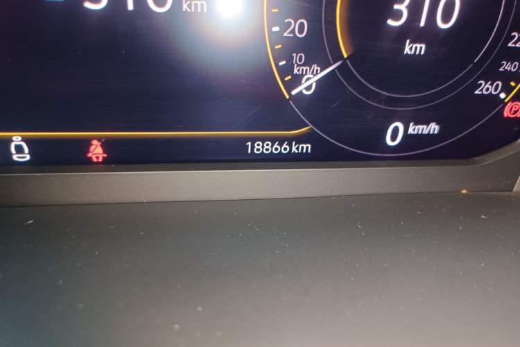 Used Volkswagen T-ROC 2021 280TSI DSG Two-Wheel Drive Comfort Connect 30th Anniversary Edition Odometer Close Up