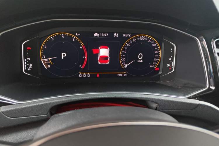 Used Volkswagen T-ROC 2021 280TSI DSG Two-Wheel Drive Comfort Connect Edition Odometer Close Up