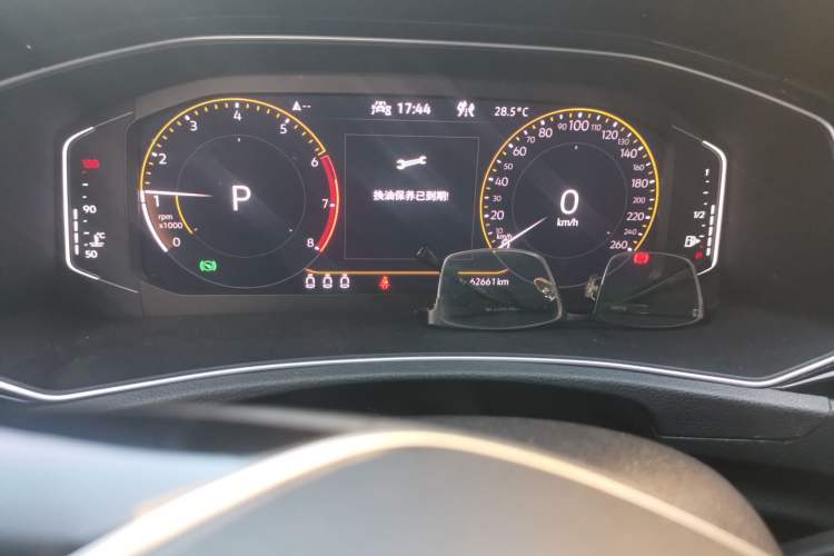 Used Volkswagen T-ROC 2021 280TSI DSG Two-Wheel Drive Comfort Connect Edition Odometer Close Up