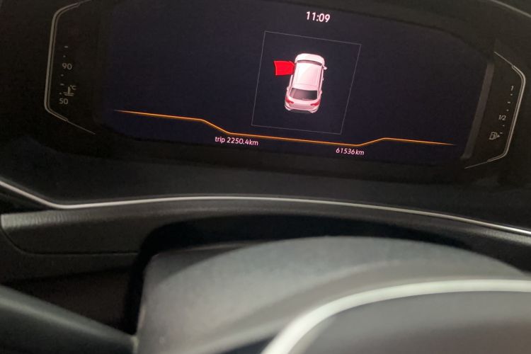 Used Volkswagen T-ROC 2021 280TSI DSG Two-Wheel Drive Comfort Connect Edition Odometer Close Up