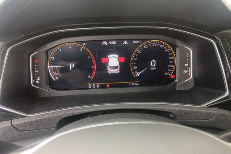 Used Volkswagen T-ROC 2021 280TSI DSG Two-Wheel Drive Comfort Connect Edition Odometer Close Up