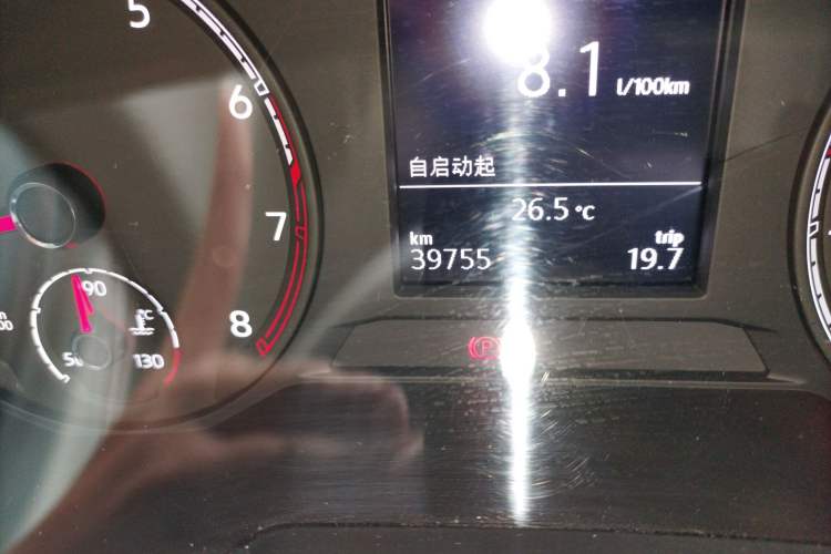 Used Volkswagen T-ROC 2021 280TSI DSG Two-Wheel Drive Elite Connect Edition Odometer Close Up