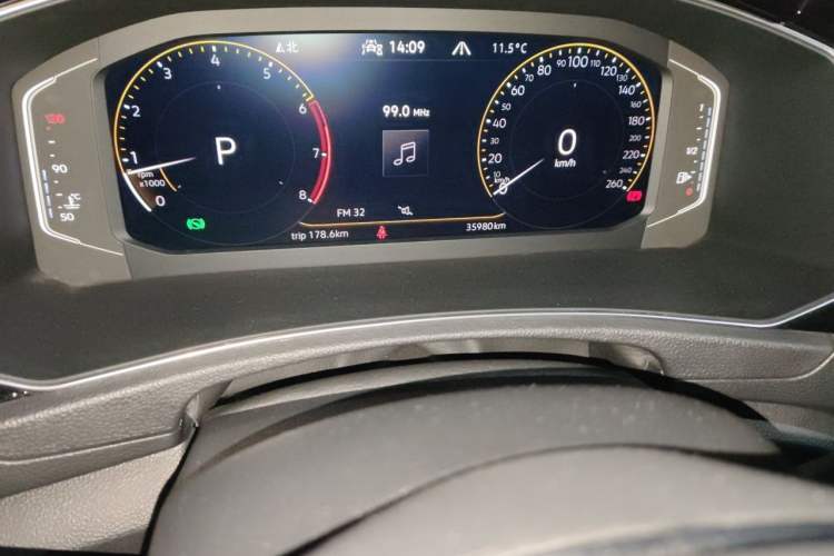 Used Volkswagen T-ROC 2021 280TSI DSG Two-Wheel Drive Luxury Smart Connectivity Version Odometer Close Up