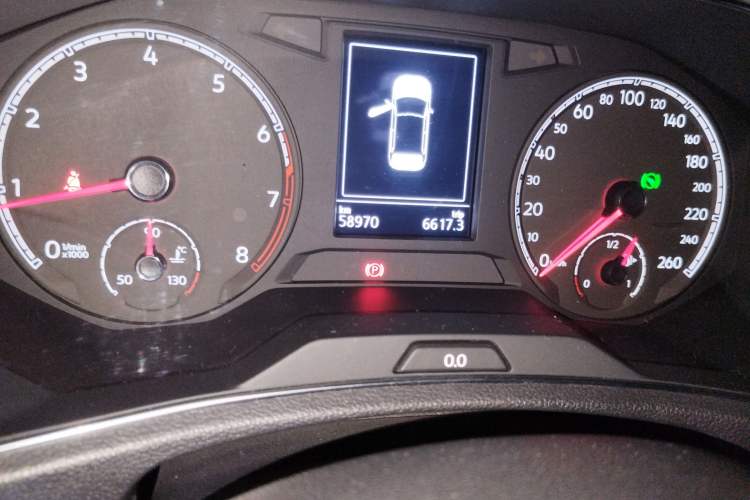 Used Volkswagen T-ROC 2021 280TSI DSG Two-Wheel Drive Elite Connect Edition Odometer Close Up