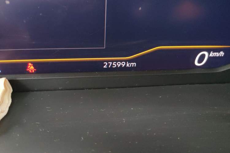 Used Volkswagen T-ROC 2021 280TSI DSG Two-Wheel Drive Comfort Connect Edition Odometer Close Up
