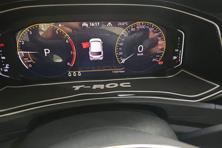 Used Volkswagen T-ROC 2021 280TSI DSG Two-Wheel Drive Comfort Connect Edition Odometer Close Up