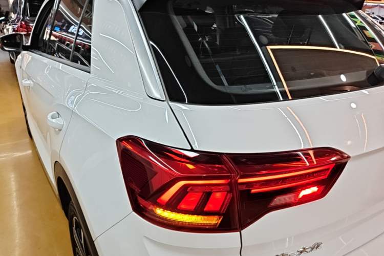 Used Volkswagen T-ROC 2021 280TSI DSG Two-Wheel Drive Comfort Connect Edition Rear Left 45 Deg
