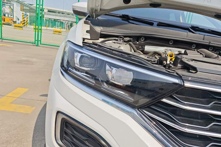 Used Volkswagen T-ROC 2021 280TSI DSG Two-Wheel Drive Elite Connect Edition Right Front Headlight