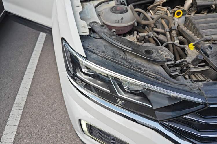 Used Volkswagen T-ROC 2021 280TSI DSG Two-Wheel Drive Comfort Connect Edition Right Front Headlight