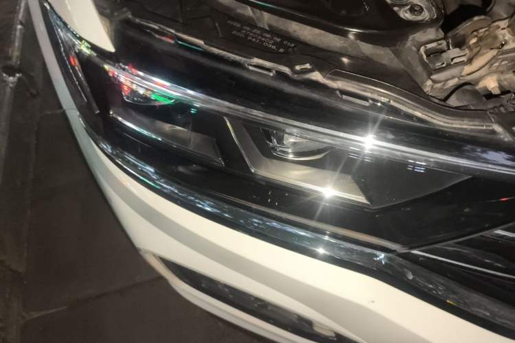 Used Volkswagen T-ROC 2021 280TSI DSG Two-Wheel Drive Elite Connect Edition Right Front Headlight