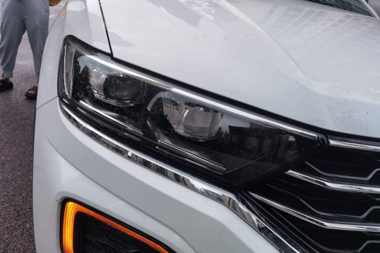 Used Volkswagen T-ROC 2021 280TSI DSG Two-Wheel Drive Comfort Connect Edition Right Front Headlight