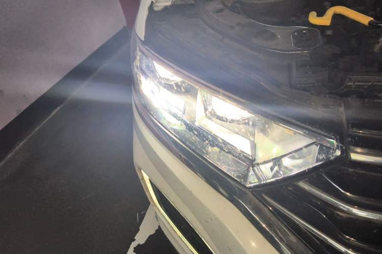 Used Volkswagen T-ROC 2021 Revised Version 280TSI DSG Two-Wheel Drive Elite Connect Edition Right Front Headlight