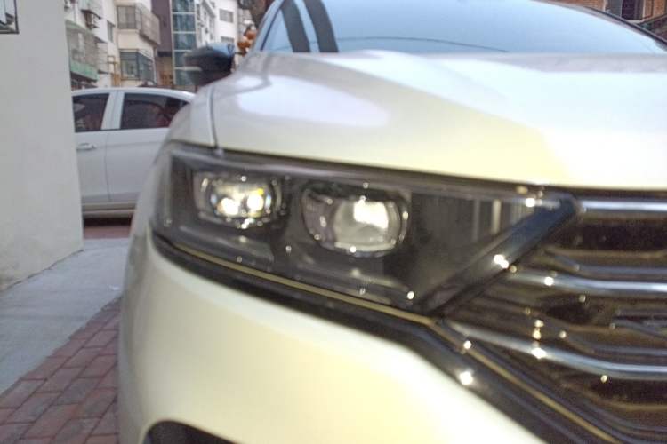 Used Volkswagen T-ROC 2021 280TSI DSG Two-Wheel Drive R-Line Pro Connected Version Right Front Headlight