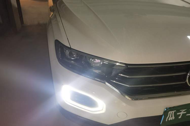 Used Volkswagen T-ROC 2021 Revised Version 280TSI DSG Two-Wheel Drive Elite Connect Edition Right Front Headlight