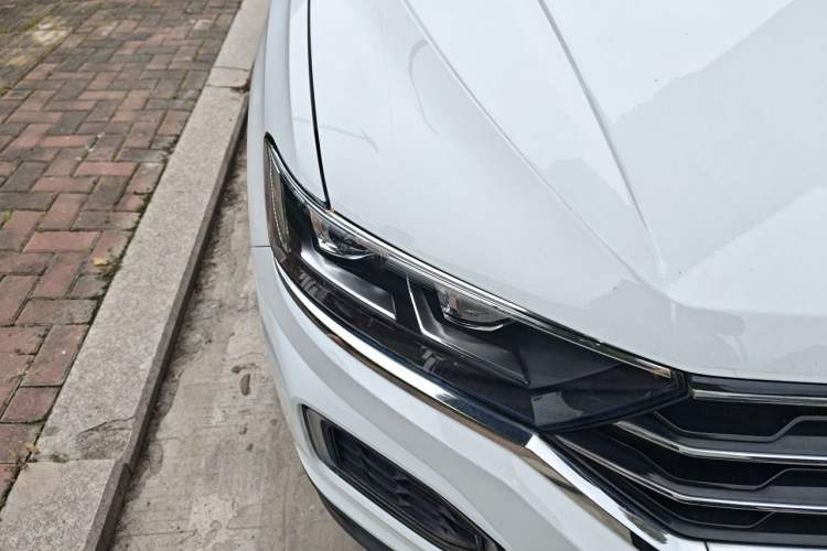 Used Volkswagen T-ROC 2021 Revised Version 280TSI DSG Two-Wheel Drive Elite Connect Edition Right Front Headlight