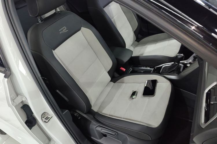 Used Volkswagen T-ROC 2021 280TSI DSG Two-Wheel Drive R-Line Pro Connected Version Right Front Seat